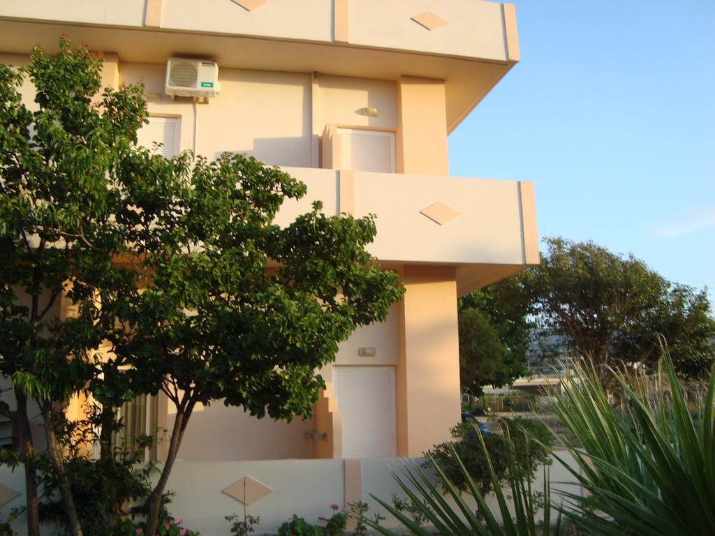 Athina Hotel Rethymno  Bagian luar foto
